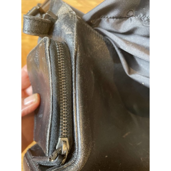 Gucci vintage black leather Shoulder Handbag inside zip pocket 0013347002058 - Picture 11 of 12